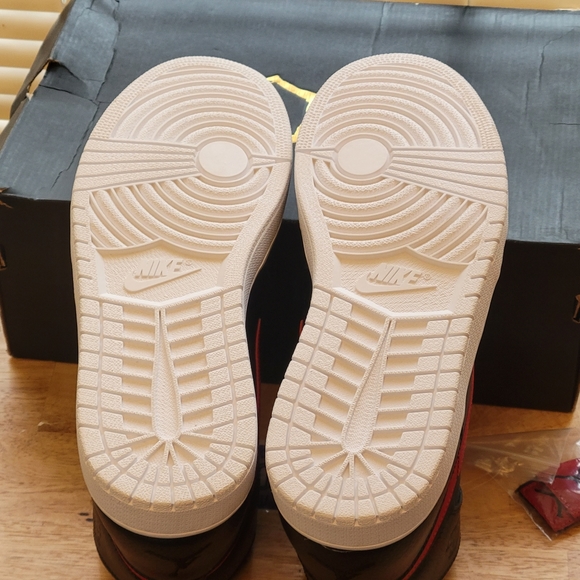 Air Jordan 1 GS 'Rare Air' “VARSITY RED” New Never been Worn - Picture 12 of 13